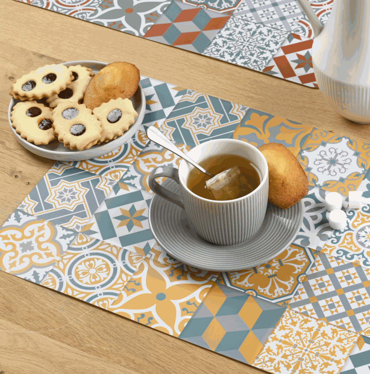 Rechteckiges Tischset Ornamente aus Kunststoff mit dekorativem Muster zum Schutz und zur Verschönerung des Tisches