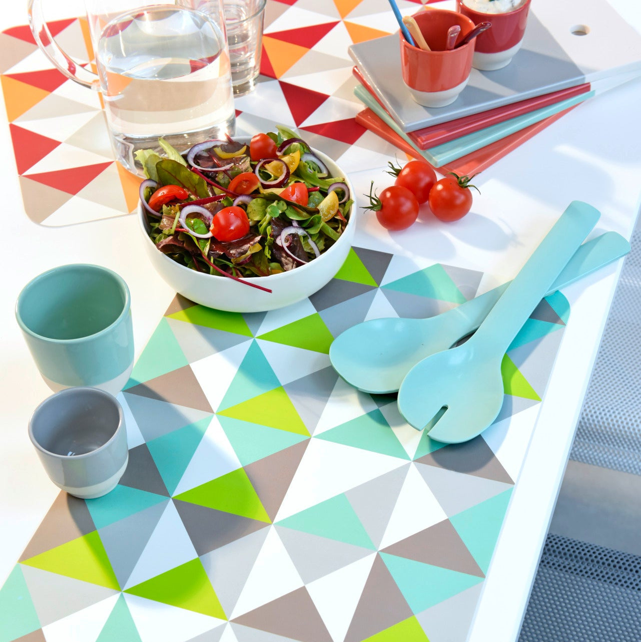 Tischset Geometrie mit abstraktem Muster in Schwarz und Weiß