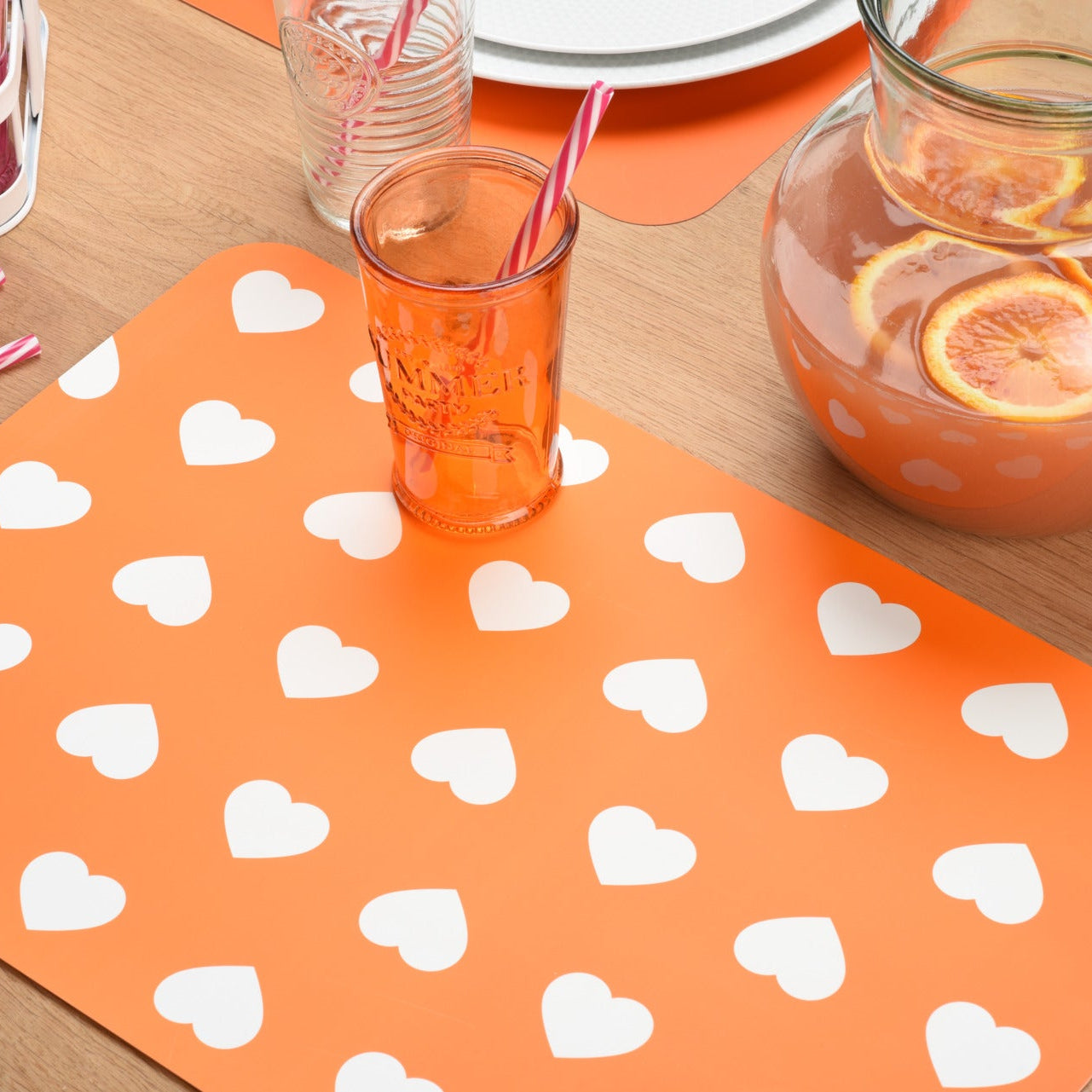 Rechteckiges Tischset Herzen in Orange mit Herzmuster, pflegeleicht und schützend