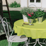 Gartentischdecke Anisgrün aus robustem PVC-Weichschaum auf Terrasse mit rutschhemmender und fleckabweisender Oberfläche